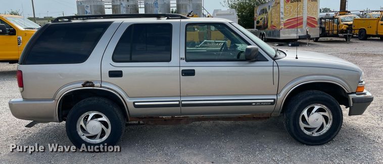 image for item MY9526 2000  Chevrolet Blazer  SUV