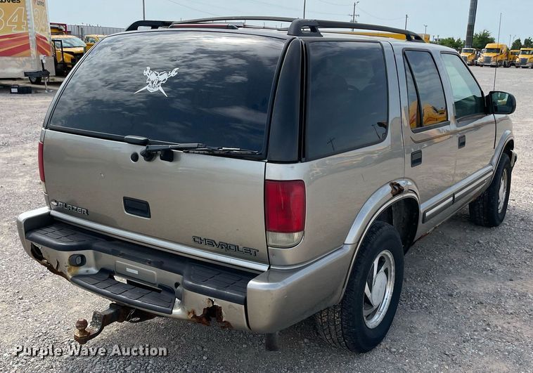 image for item MY9526 2000  Chevrolet Blazer  SUV