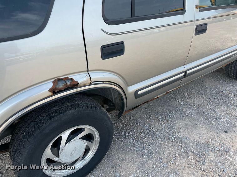 image for item MY9526 2000  Chevrolet Blazer  SUV