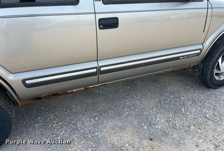 image for item MY9526 2000  Chevrolet Blazer  SUV