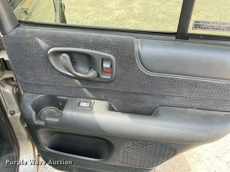 image for item MY9526 2000  Chevrolet Blazer  SUV