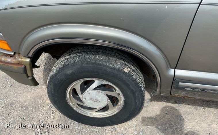 image for item MY9526 2000  Chevrolet Blazer  SUV