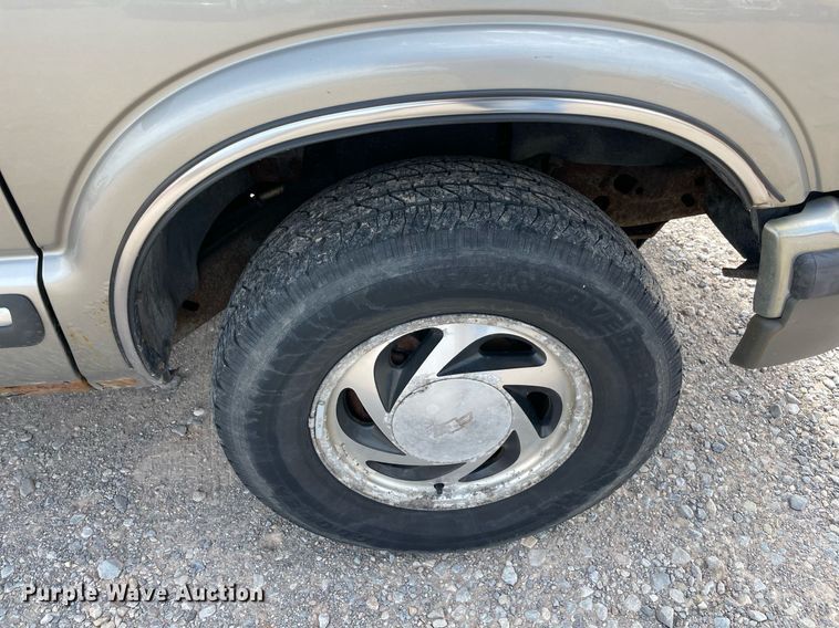 image for item MY9526 2000  Chevrolet Blazer  SUV