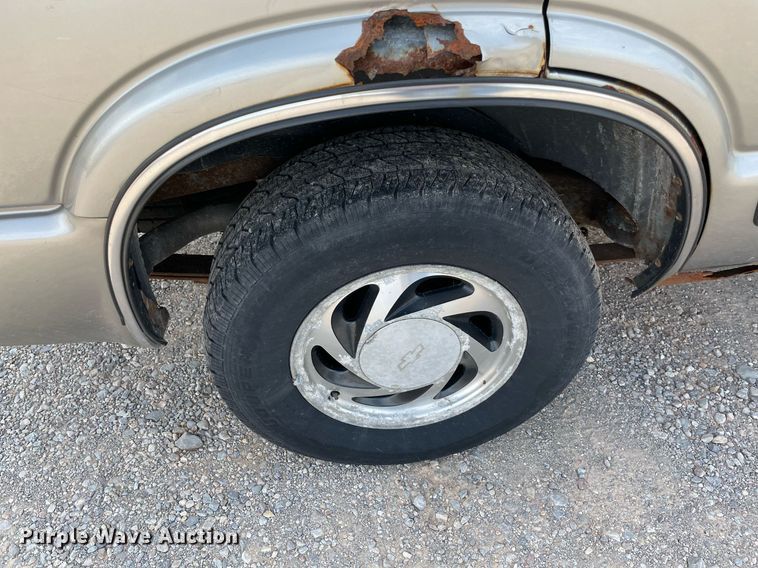 image for item MY9526 2000  Chevrolet Blazer  SUV