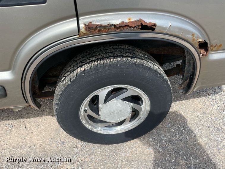 image for item MY9526 2000  Chevrolet Blazer  SUV