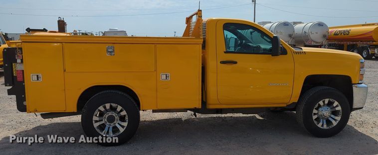 image for item MY9527 2016  Chevrolet Silverado 3500HD  utility bed pickup truck