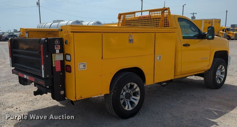image for item MY9527 2016  Chevrolet Silverado 3500HD  utility bed pickup truck