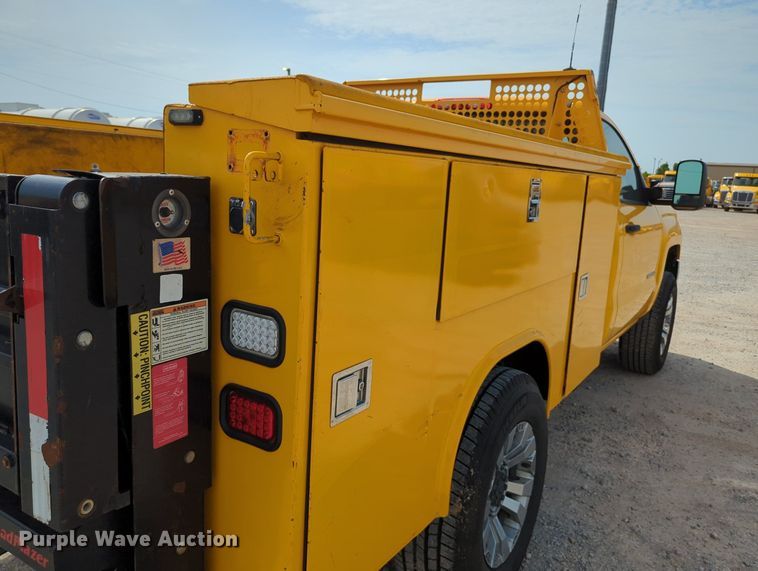 image for item MY9527 2016  Chevrolet Silverado 3500HD  utility bed pickup truck