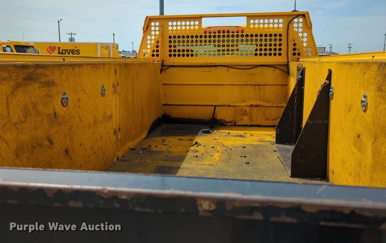 image for item MY9527 2016  Chevrolet Silverado 3500HD  utility bed pickup truck