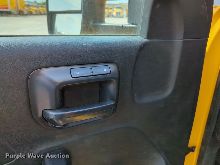 image for item MY9527 2016  Chevrolet Silverado 3500HD  utility bed pickup truck