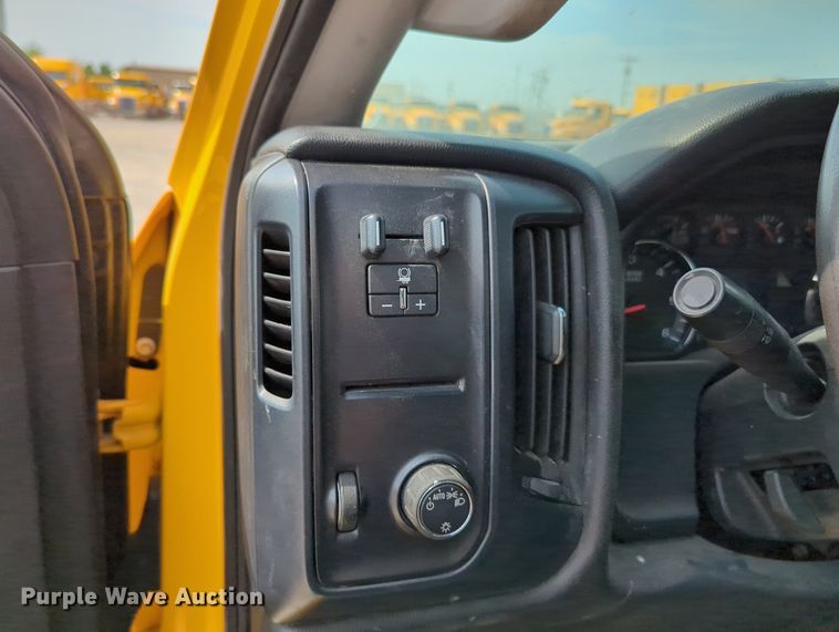 image for item MY9527 2016  Chevrolet Silverado 3500HD  utility bed pickup truck