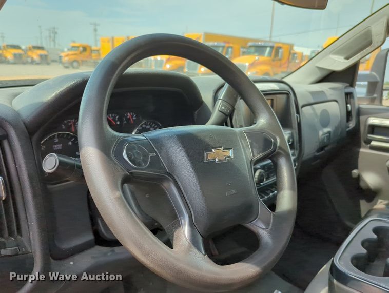 image for item MY9527 2016  Chevrolet Silverado 3500HD  utility bed pickup truck