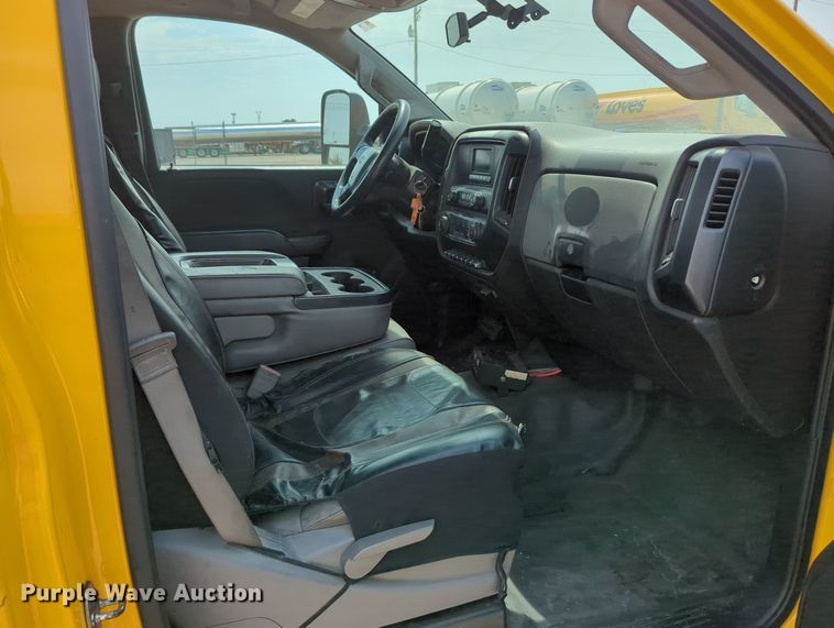 image for item MY9527 2016  Chevrolet Silverado 3500HD  utility bed pickup truck