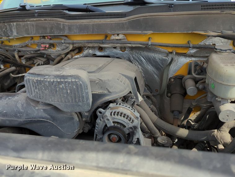 image for item MY9527 2016  Chevrolet Silverado 3500HD  utility bed pickup truck