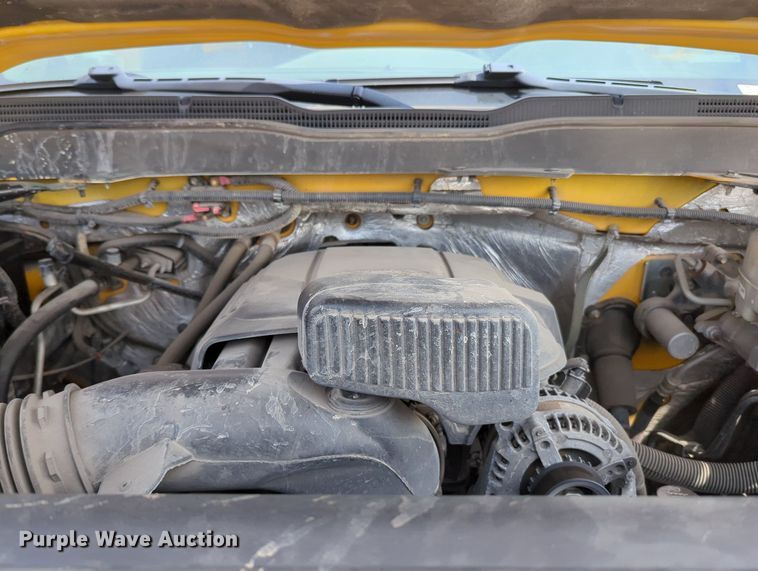 image for item MY9527 2016  Chevrolet Silverado 3500HD  utility bed pickup truck