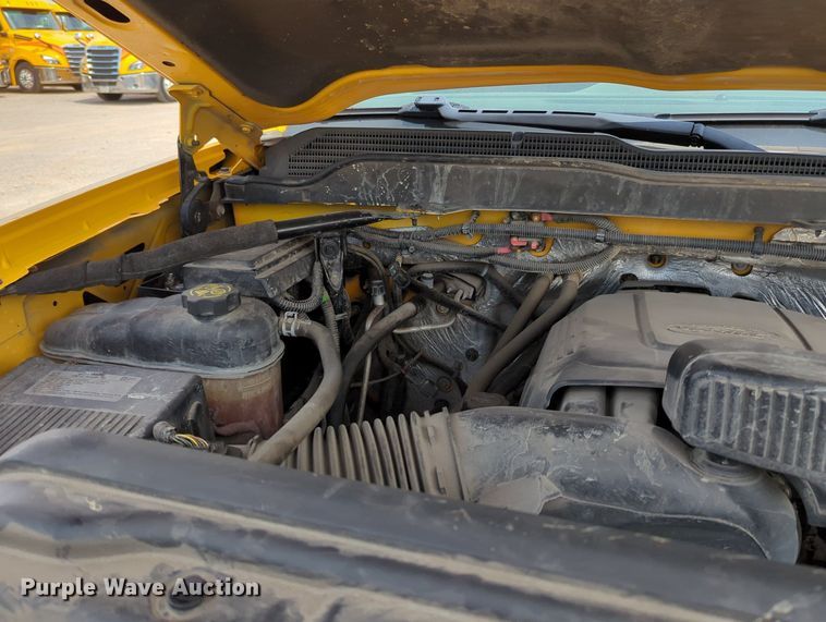 image for item MY9527 2016  Chevrolet Silverado 3500HD  utility bed pickup truck