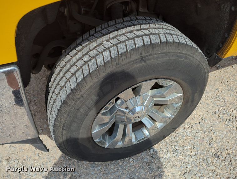 image for item MY9527 2016  Chevrolet Silverado 3500HD  utility bed pickup truck