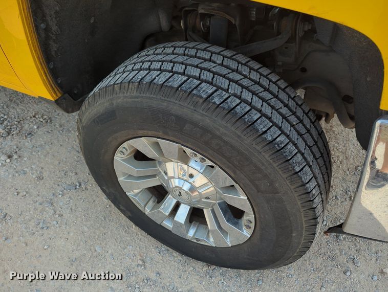 image for item MY9527 2016  Chevrolet Silverado 3500HD  utility bed pickup truck