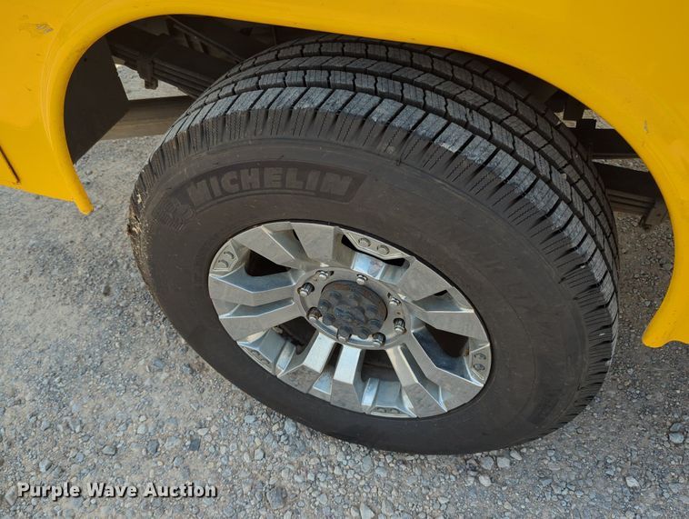 image for item MY9527 2016  Chevrolet Silverado 3500HD  utility bed pickup truck