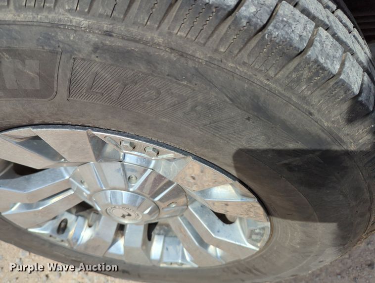 image for item MY9527 2016  Chevrolet Silverado 3500HD  utility bed pickup truck