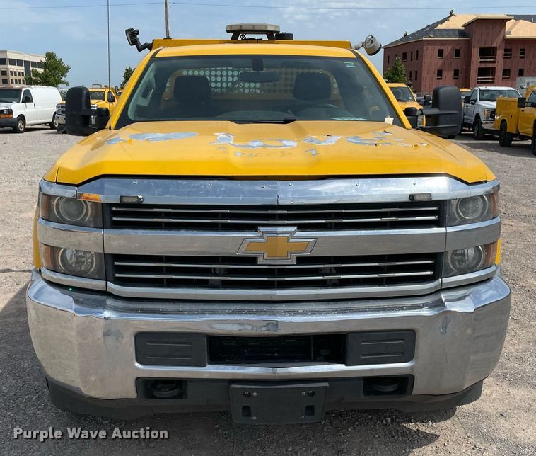 image for item MY9530 2016  Chevrolet Silverado 3500HD  utility bed pickup truck