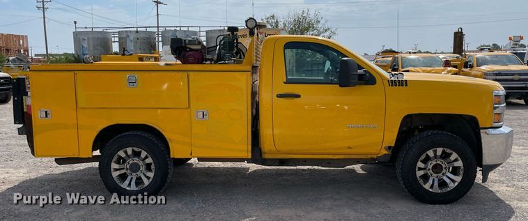 image for item MY9530 2016  Chevrolet Silverado 3500HD  utility bed pickup truck