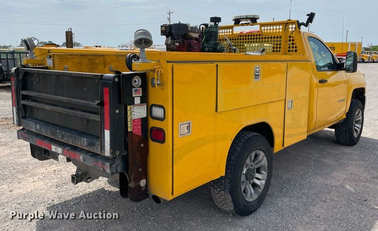image for item MY9530 2016  Chevrolet Silverado 3500HD  utility bed pickup truck
