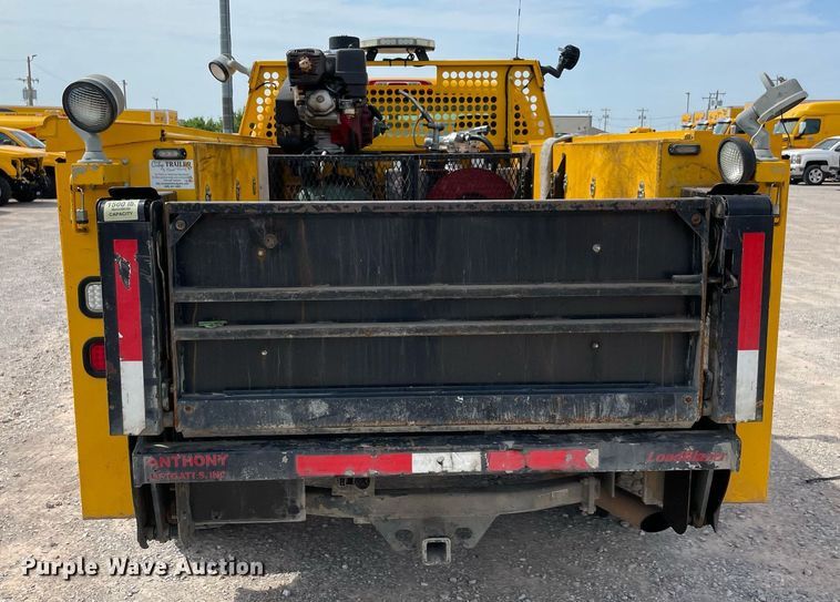 image for item MY9530 2016  Chevrolet Silverado 3500HD  utility bed pickup truck