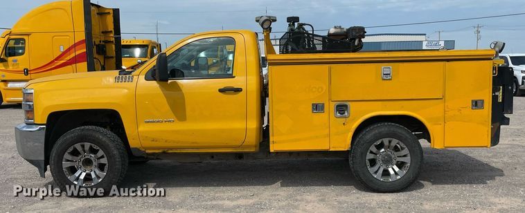 image for item MY9530 2016  Chevrolet Silverado 3500HD  utility bed pickup truck