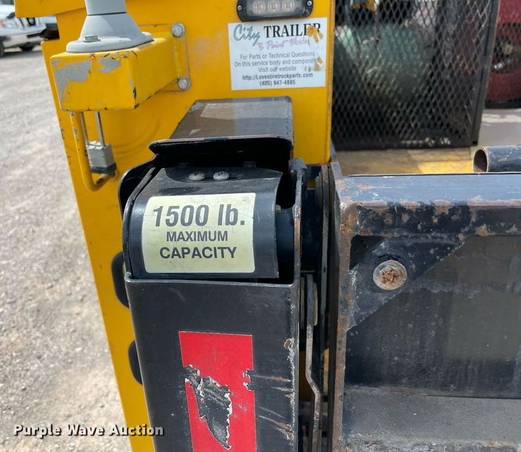 image for item MY9530 2016  Chevrolet Silverado 3500HD  utility bed pickup truck