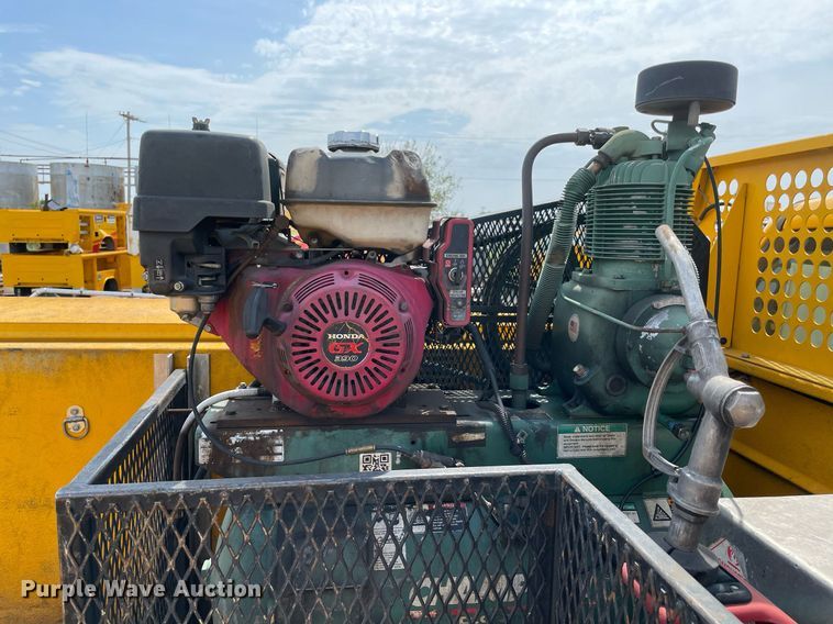 image for item MY9530 2016  Chevrolet Silverado 3500HD  utility bed pickup truck