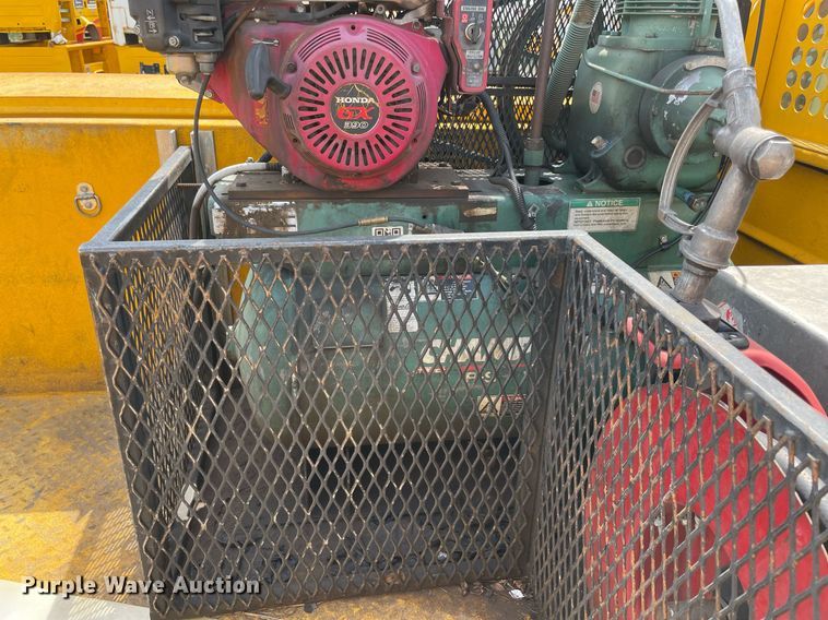 image for item MY9530 2016  Chevrolet Silverado 3500HD  utility bed pickup truck