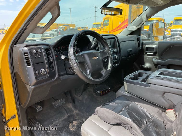 image for item MY9530 2016  Chevrolet Silverado 3500HD  utility bed pickup truck