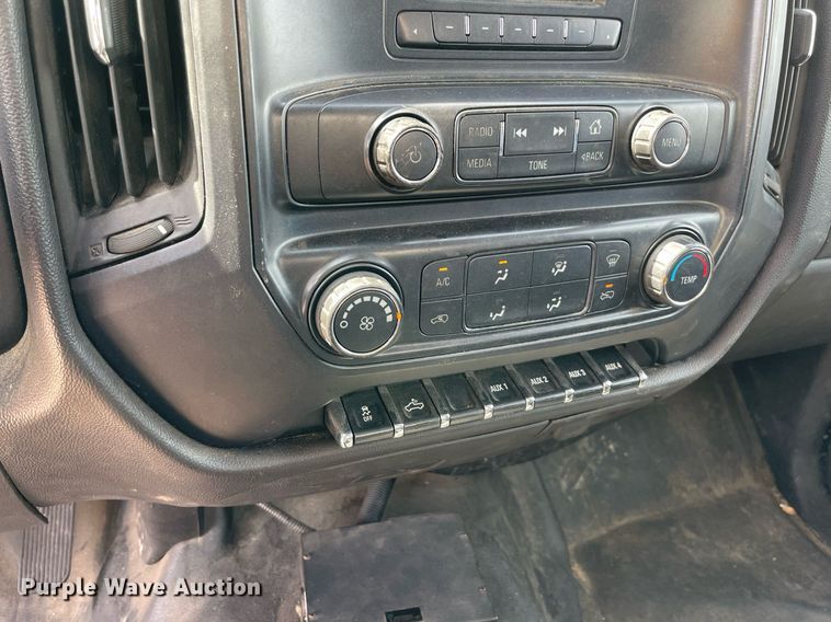 image for item MY9530 2016  Chevrolet Silverado 3500HD  utility bed pickup truck