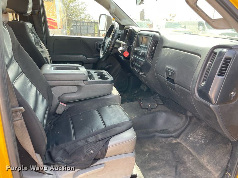 image for item MY9530 2016  Chevrolet Silverado 3500HD  utility bed pickup truck