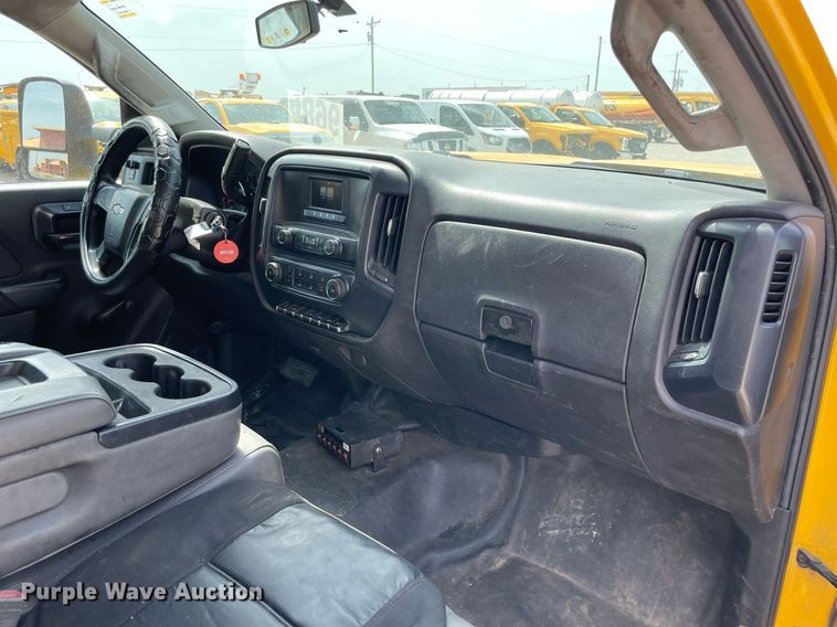 image for item MY9530 2016  Chevrolet Silverado 3500HD  utility bed pickup truck