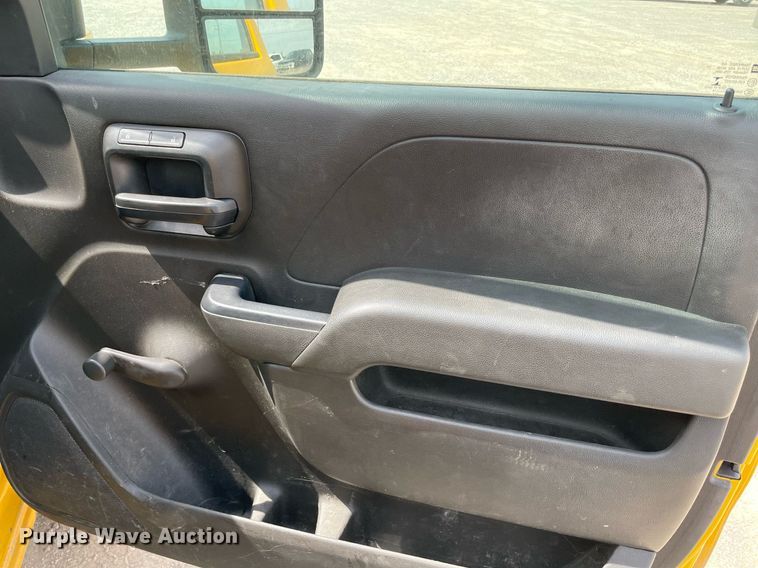 image for item MY9530 2016  Chevrolet Silverado 3500HD  utility bed pickup truck