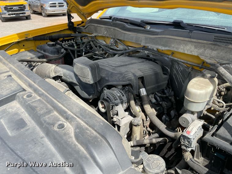 image for item MY9530 2016  Chevrolet Silverado 3500HD  utility bed pickup truck