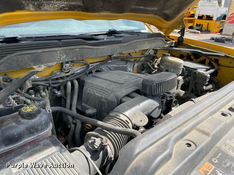 image for item MY9530 2016  Chevrolet Silverado 3500HD  utility bed pickup truck