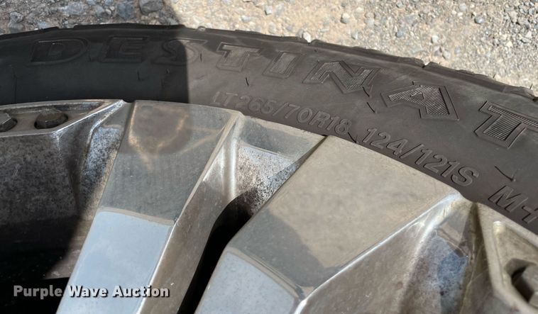 image for item MY9530 2016  Chevrolet Silverado 3500HD  utility bed pickup truck