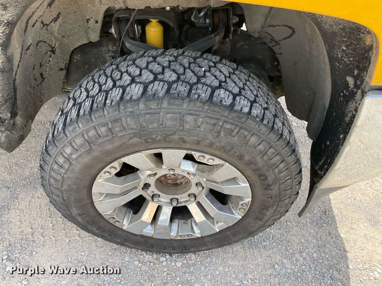 image for item MY9530 2016  Chevrolet Silverado 3500HD  utility bed pickup truck