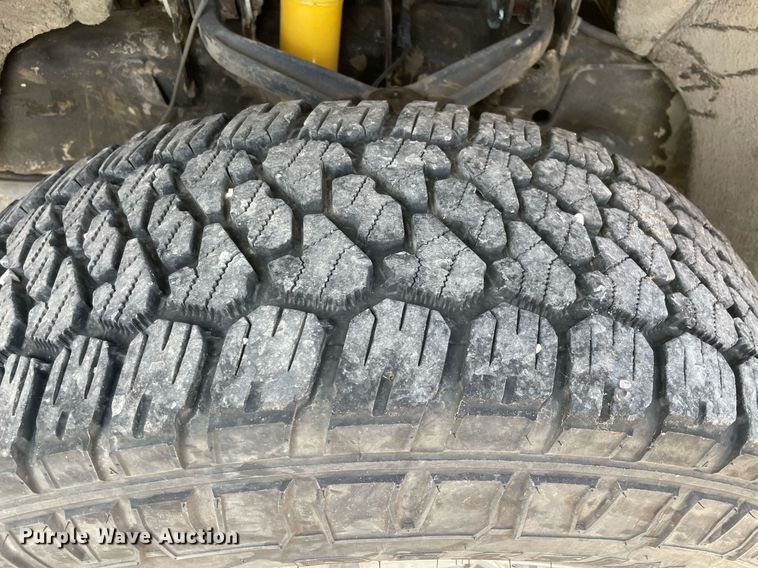 image for item MY9530 2016  Chevrolet Silverado 3500HD  utility bed pickup truck