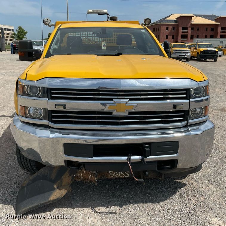 image for item MY9531 2017  Chevrolet Silverado 3500HD  utility bed pickup truck