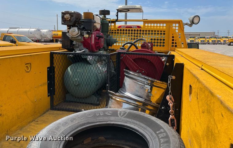 image for item MY9531 2017  Chevrolet Silverado 3500HD  utility bed pickup truck