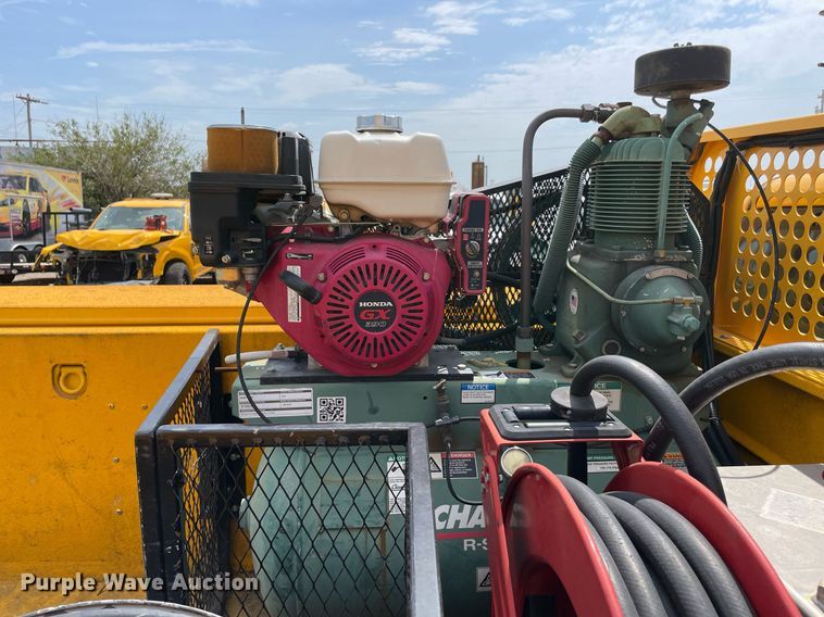 image for item MY9531 2017  Chevrolet Silverado 3500HD  utility bed pickup truck