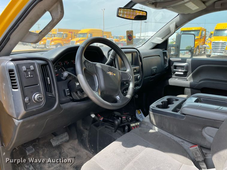 image for item MY9531 2017  Chevrolet Silverado 3500HD  utility bed pickup truck