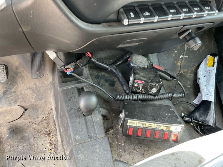 image for item MY9531 2017  Chevrolet Silverado 3500HD  utility bed pickup truck