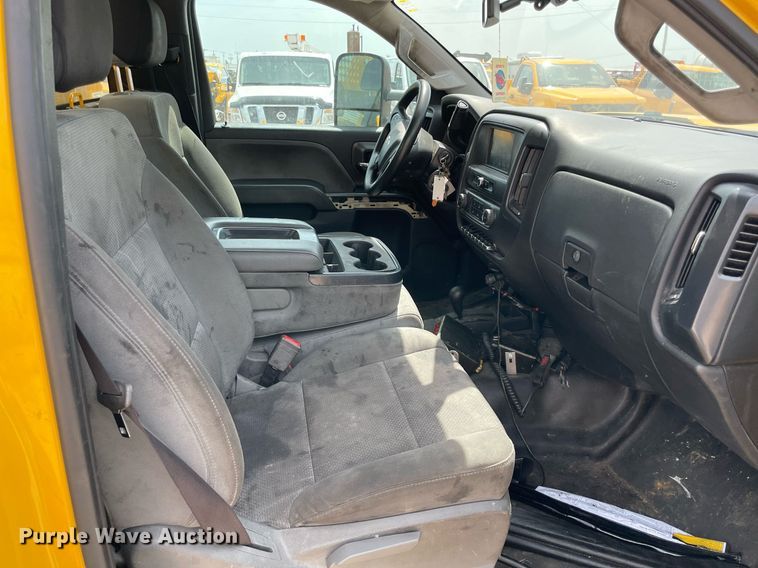 image for item MY9531 2017  Chevrolet Silverado 3500HD  utility bed pickup truck