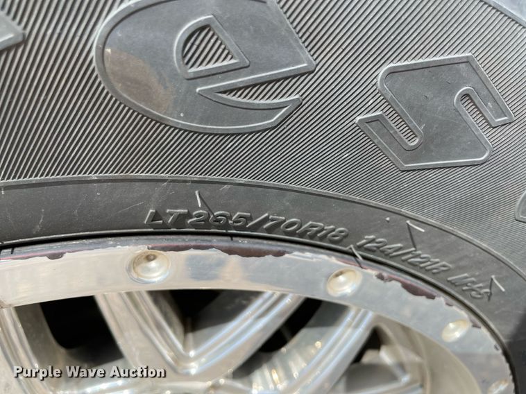 image for item MY9531 2017  Chevrolet Silverado 3500HD  utility bed pickup truck