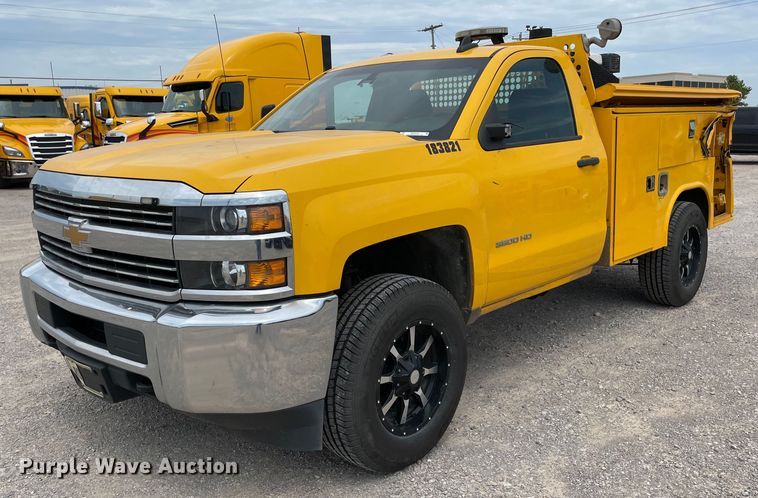 image for item MY9532 2017 Chevrolet Silverado 3500HD  utility bed pickup truck